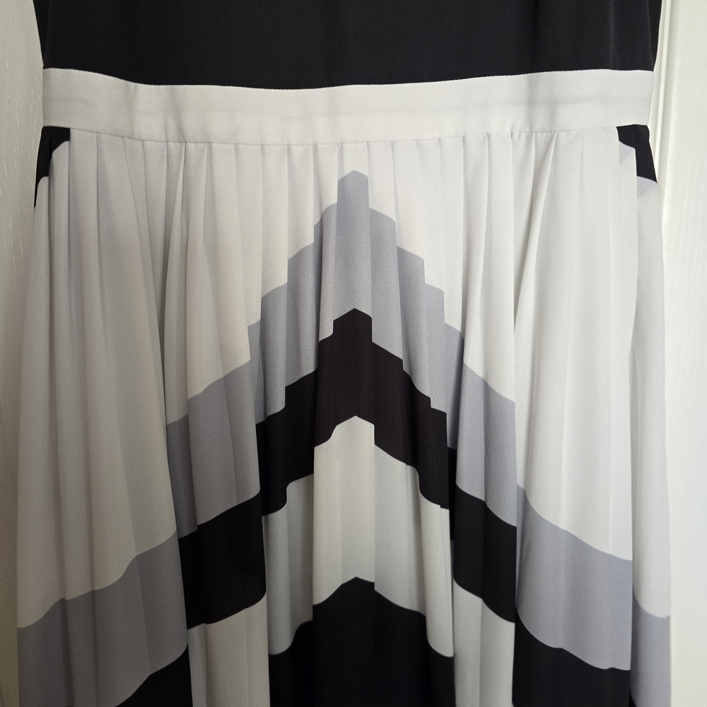 Banana Republic Chevron Pleated Black Gray and White Sleeveless Midi Dress - Picture 4 of 5